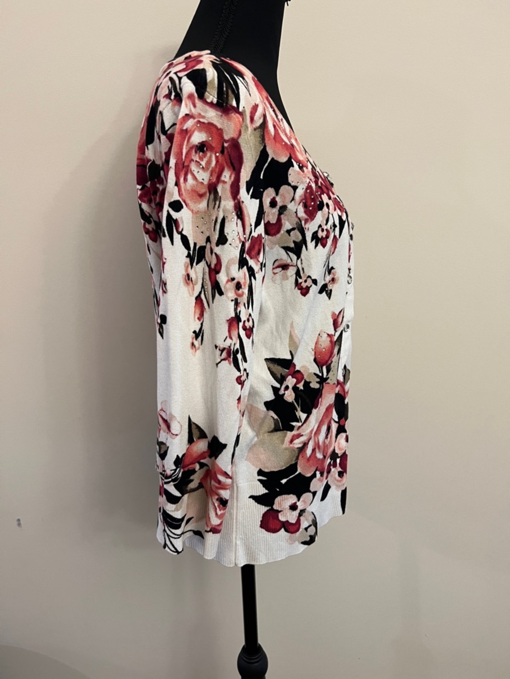 White House Black Market Pink & White Floral Button Cardigan - Picture 4 of 8